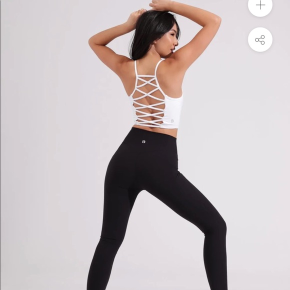 White Buffbunny Ivy crop - Picture 1 of 2